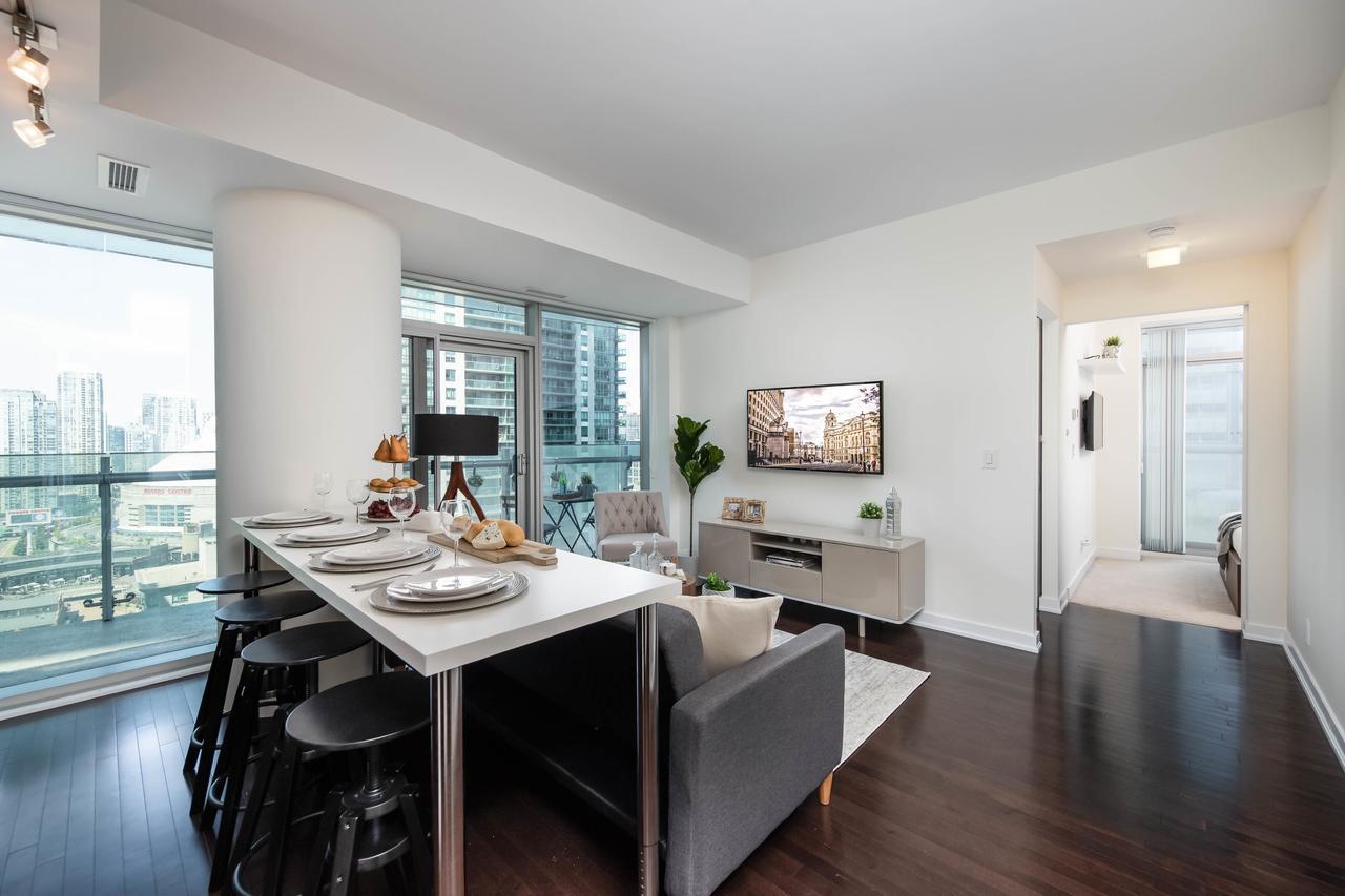 The York Boutique Suites Торонто Екстер'єр фото