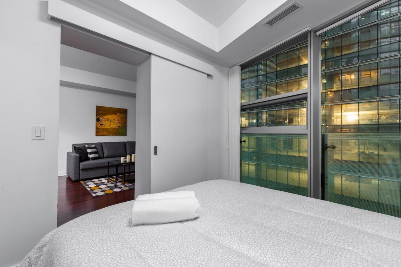 The York Boutique Suites Торонто Екстер'єр фото
