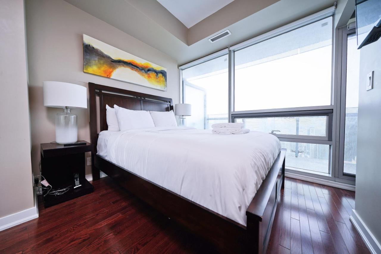 The York Boutique Suites Торонто Екстер'єр фото