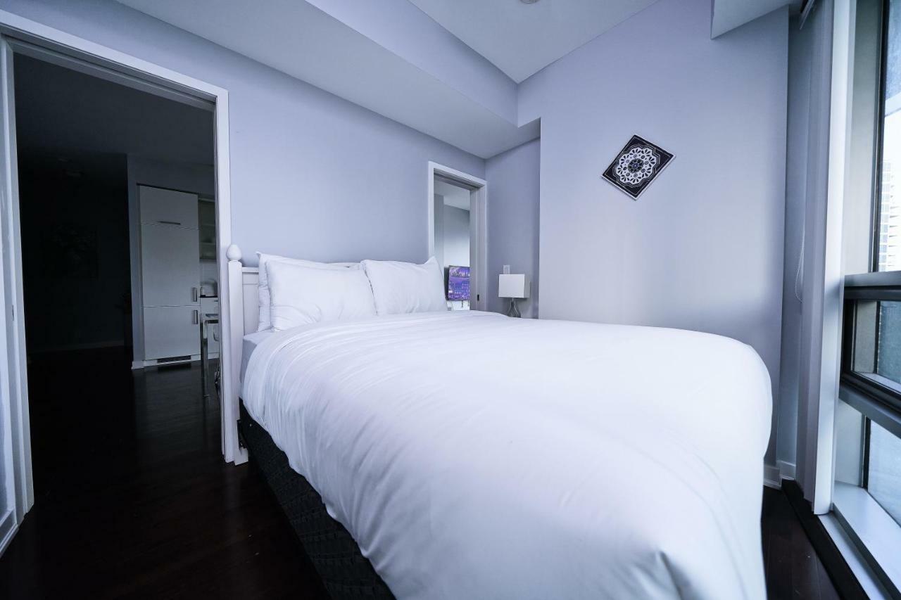 The York Boutique Suites Торонто Екстер'єр фото